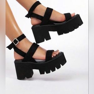 Black chunky platform boots women’s